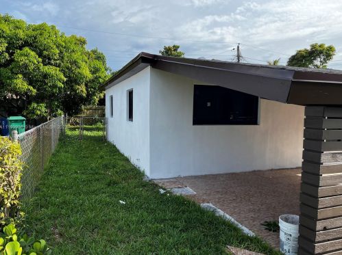 7020 27th Ct, Hollywood FL  33023-3706 exterior