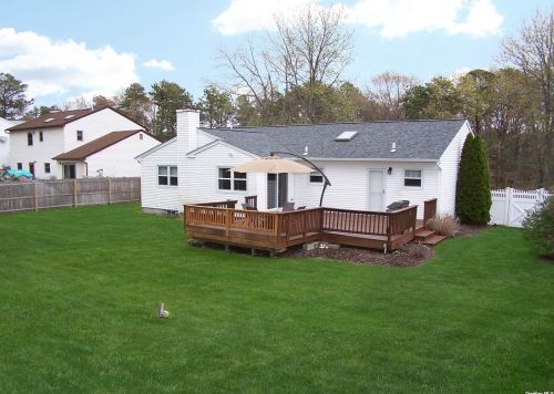6 Anthony Ln, Holbrook, NY 11741-3500