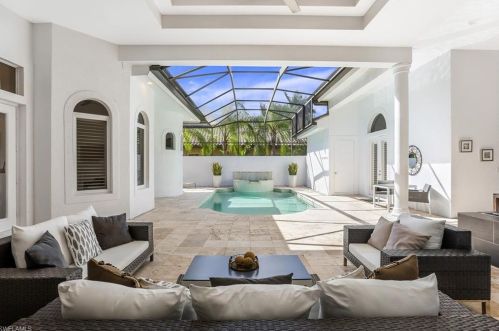 9045 Shenendoah Cir, Naples FL 34113-1663 exterior