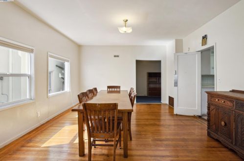 4264 Howe St, Oakland, CA 94611-4705
