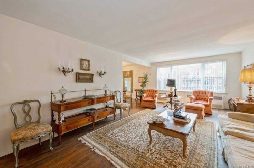 21 Chapel Pl, Great Neck, NY 11021-1436