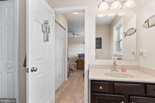 262 Melbourne Ln, Navy Sup Dpt PA  17055-6674 exterior