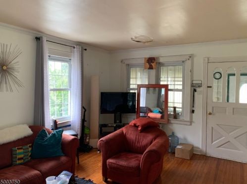 8 Hughes St, Maplewood, NJ 07040-3023