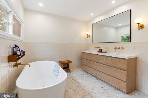 17 Lexington Ave, Camden NJ  08109-2013 exterior