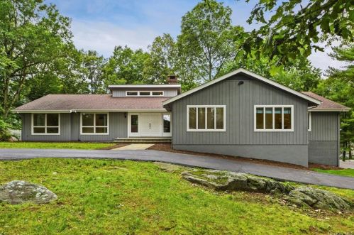 54 Mountain Peak Rd, Chappaqua, NY 10514-2110
