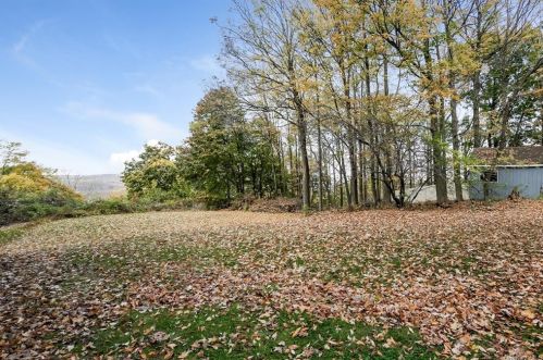 22 Chaucer Rd, Staatsburg, NY 12580-5103