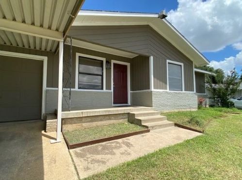 808 Scenic Hill Dr, Fort Worth TX  76111-1232 exterior