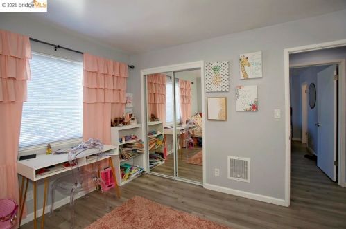 6912 Lacey Ave, Oakland, CA 94605-2575