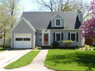 305 Union St, Pella, IA 50219-1734