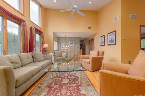 23 Wachs Way, Valley Cottage, NY 10989-2526