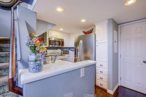 24 Bolivar St, Newport Beach CA  92663-4420 exterior