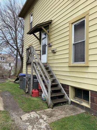 503 New Castle St, Zelienople PA  16063-2027 exterior