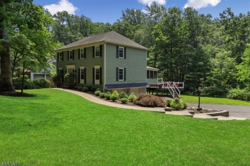 29 Maple Village Ct, Bernardsville, NJ 07924-2509