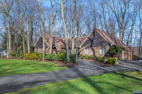 877 High Mountain Rd, Franklin Lakes, NJ 07417-2133