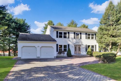5 Regal Ct, Holmdel Village, NJ 07733-1051