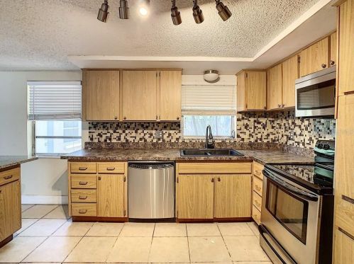 6251 7th Ave, New Port Richey, FL 34653-5207