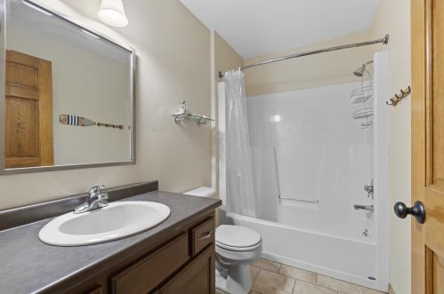 2922 Copper Mountain Ct, Green Bay WI  54313-3207 exterior