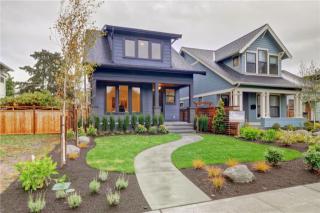 2116 6 Ave, Seattle WA  98119-2813 exterior