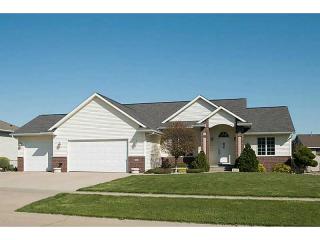 407 Wildflower Dr, Fairfax, IA 52228-9516