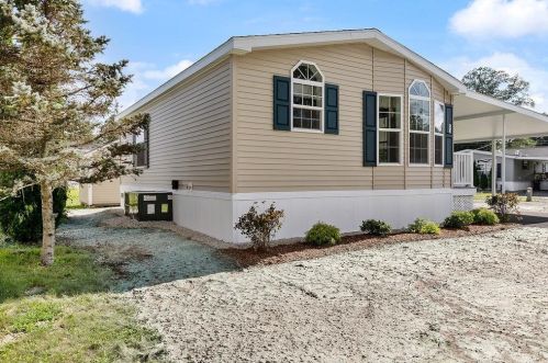 53 Hagop Rd, Salem NH 03079-3709 exterior