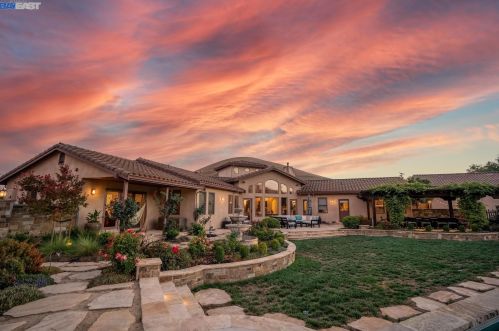 1080 Victorine Rd, Livermore CA  94551-6635 exterior