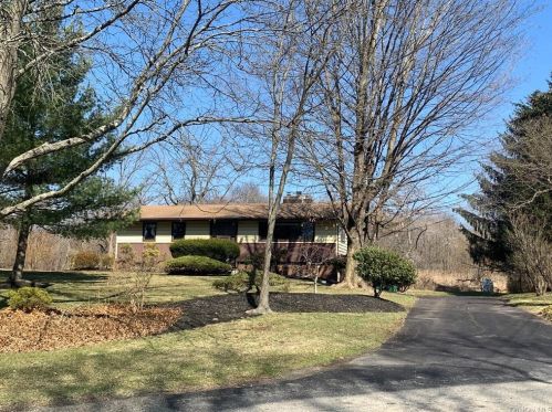 5 Sherwood Hts, New Hamburg, NY 12590-3408