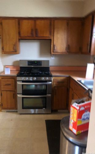89 Hendrickson Ave, Floral Park NY  11003-1205 exterior