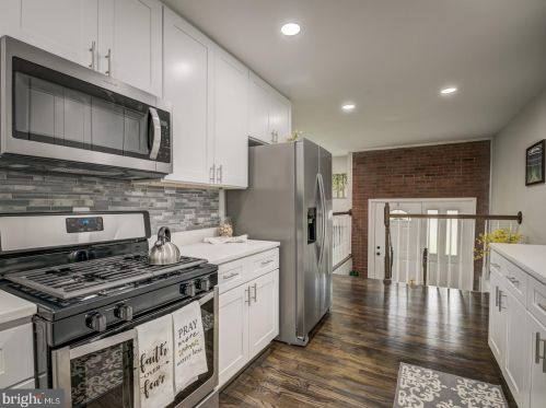 8813 Lagrange St, Lorton VA 22079-1643 exterior