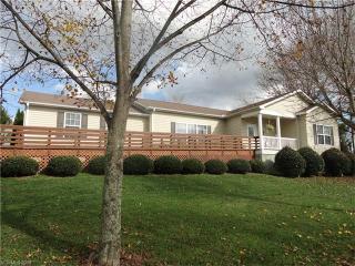 34 Middle St, Hendersonville, NC 28792-9484