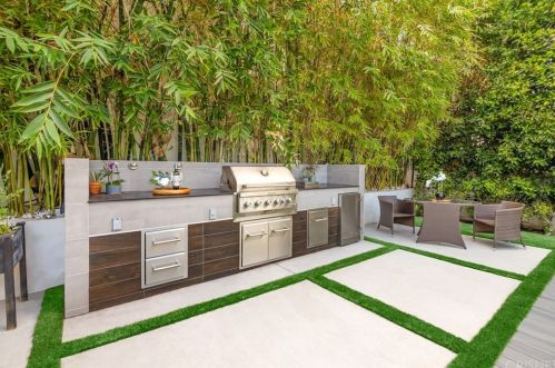 15245 Greenleaf St, Van Nuys CA 91403-4010 exterior