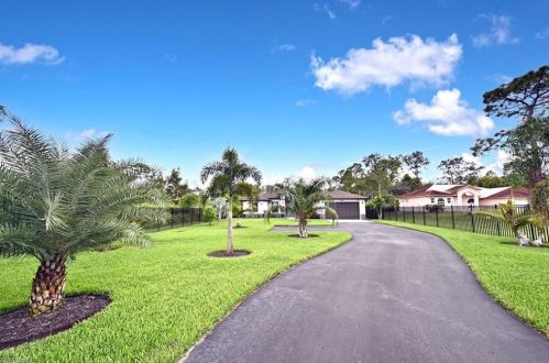 2552 52nd Ave, Naples, FL 34120-0439