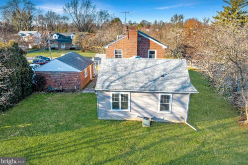 320 Hill Rd, Pittsburgh, PA 19083-4833