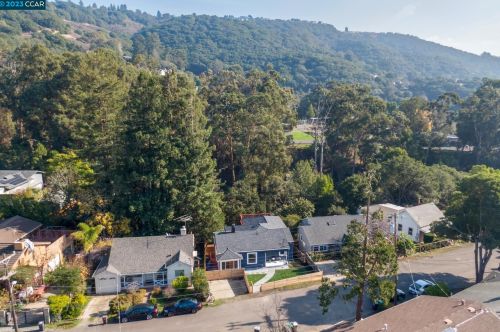 4216 Knoll Ave, Oakland CA  94619-3025 exterior