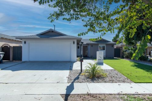 11514 Elvins St, Lakewood CA  90715-1218 exterior