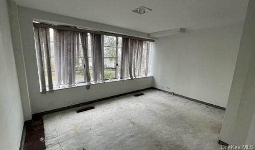 39 Penny Ln, Scarsdale NY  10583-3209 exterior