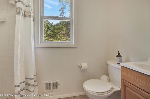 10 Longfellow Ter, Morganville NJ  07751-1411 exterior