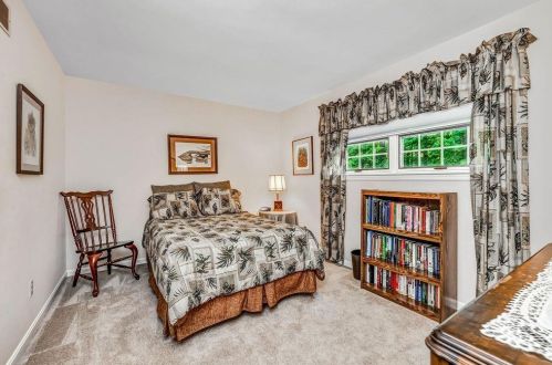 2002 Beechcroft Ct, Cincinnati OH 45233-1713 exterior