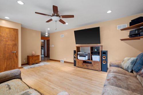 6236 Kinnickinnic Riv Pkwy, Milwaukee WI 53219-3010 exterior