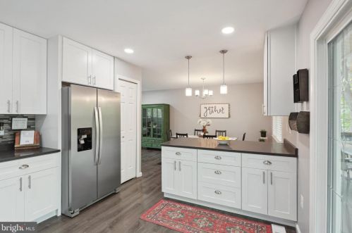 8922 Applecross Ln, Springfield VA  22153-1201 exterior