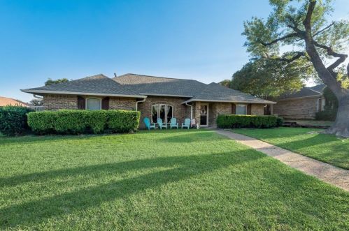 1932 Kensington Dr, Carrollton, TX 75007-2440
