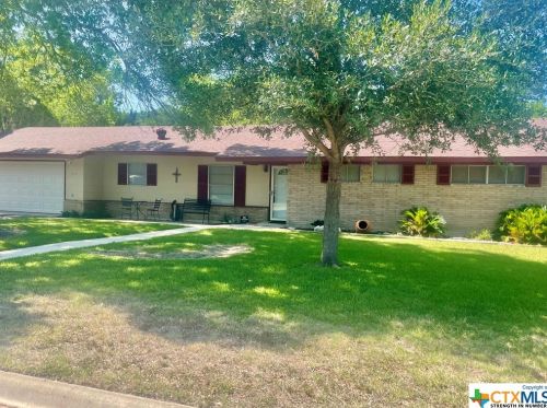 1414 Hummingbird Ln, Seguin, TX 78155-4010