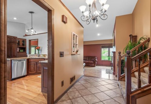 6040 Cheshire Ln, Minneapolis, MN 55446-4001