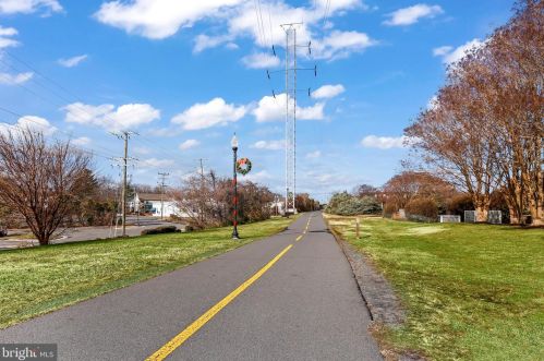 205 Meeting House Station Sq, Herndon VA  20170-3764 exterior