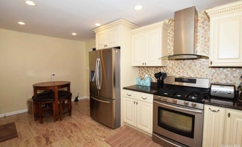 2 Linden St, New Hyde Park NY  11040-2312 exterior