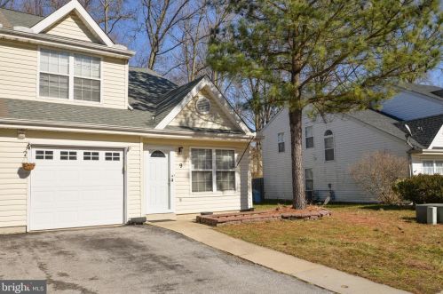 9 Forest Glen Ct, Bear, DE 19701-2565