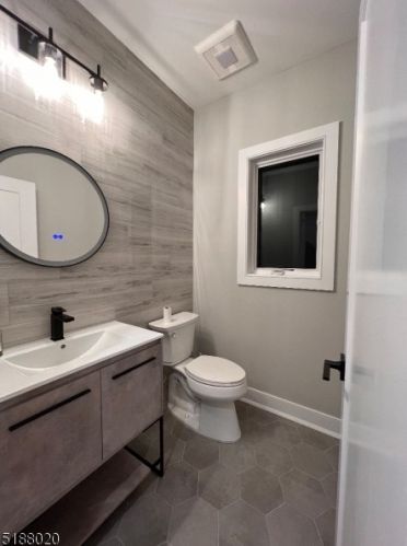 416 Lawton Ave, Cliffside Park NJ  07010-1902 exterior
