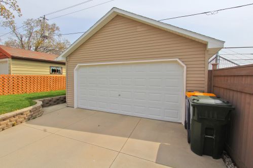 2062 91, Milwaukee WI 53226-2603 exterior