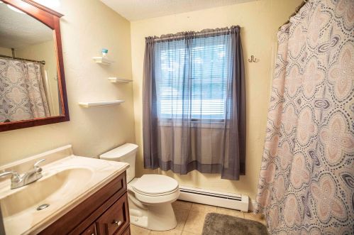 82 Riverside Dr, Fremont NH  03044-3551 exterior