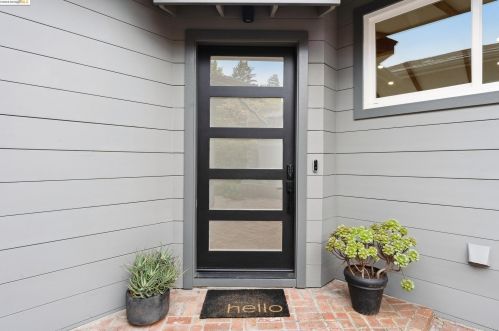 39 Kimberley Ct, Oakland, CA 94611-2519