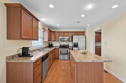 1052 Woodlawn Dr, Canonsburg PA  15317-5451 exterior